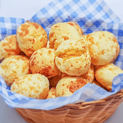 Pães de queijo recheados